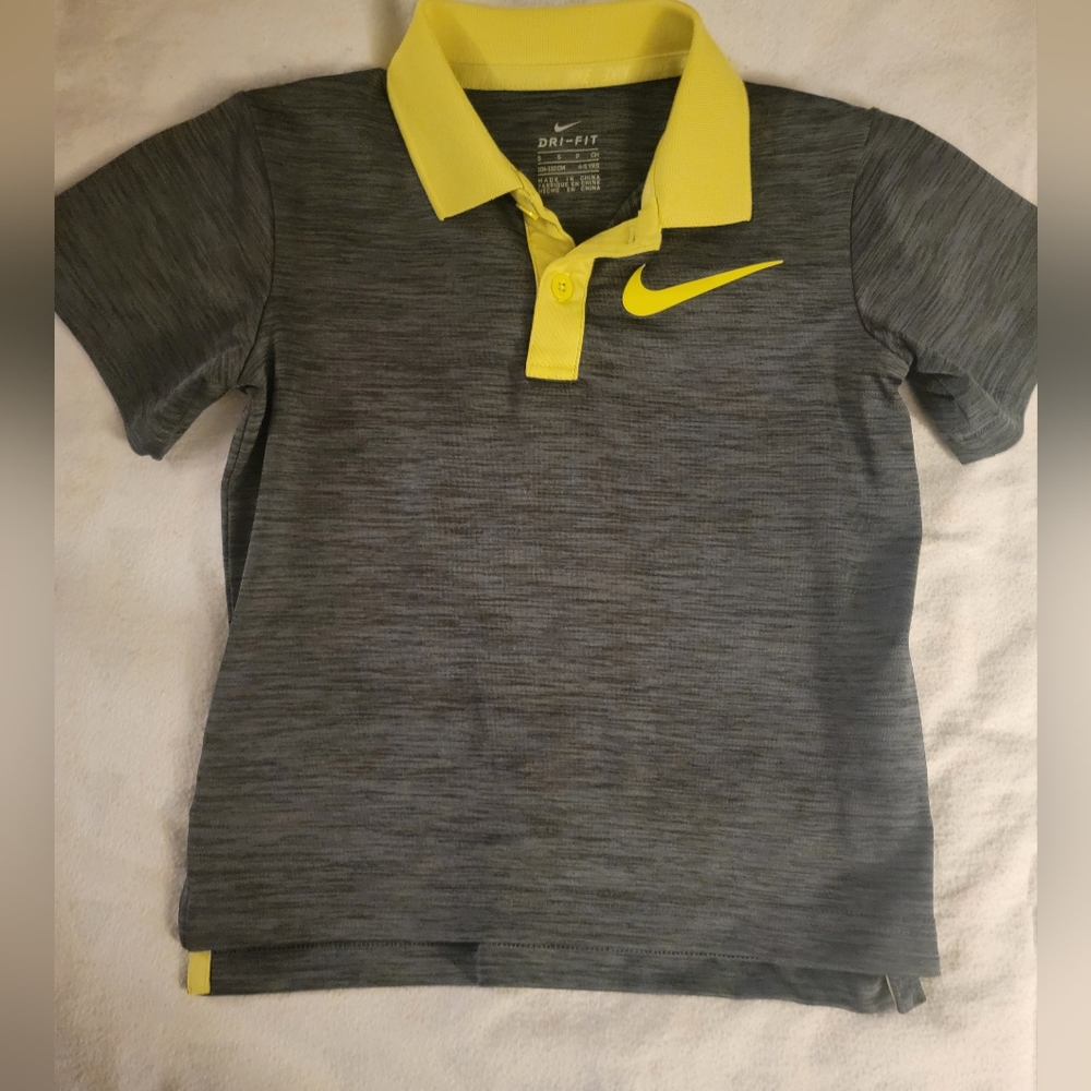 Nike Kids Polo Shirt in Gray with Yellow Accents Size 5/S